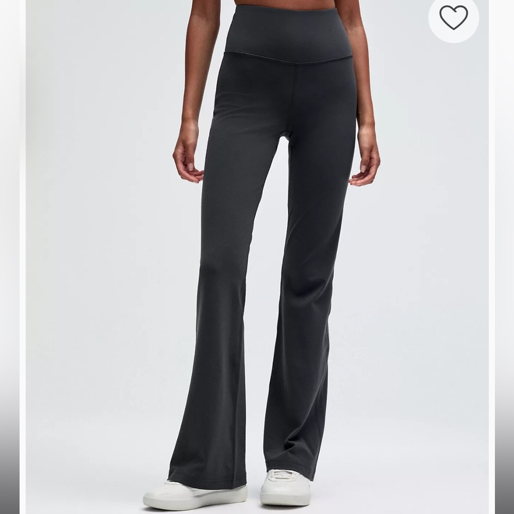 Lululemon Groove Nulu Super-High-Rise Flared Pant
Regular. Size: 6